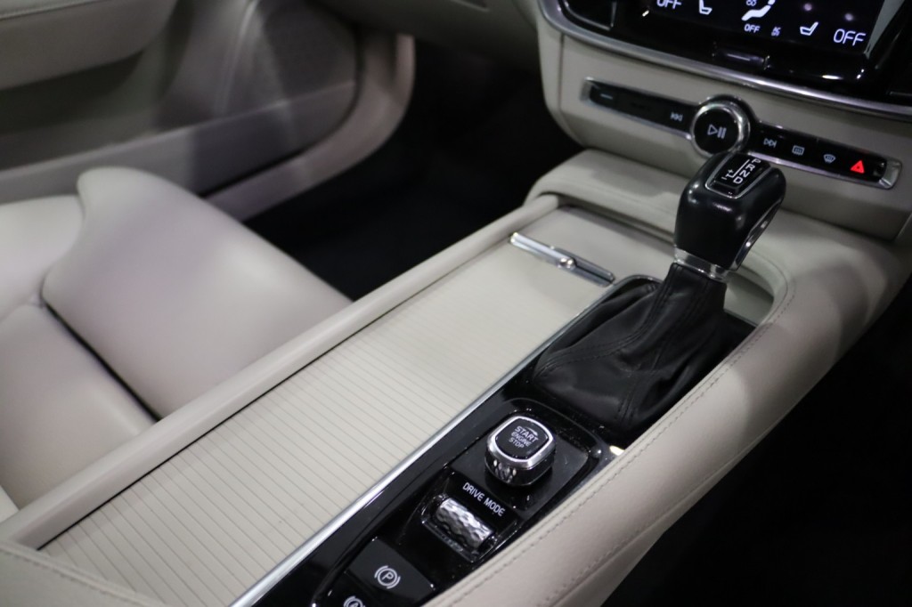 VOLVO V90 2.0 Momentum Plus D4 2019