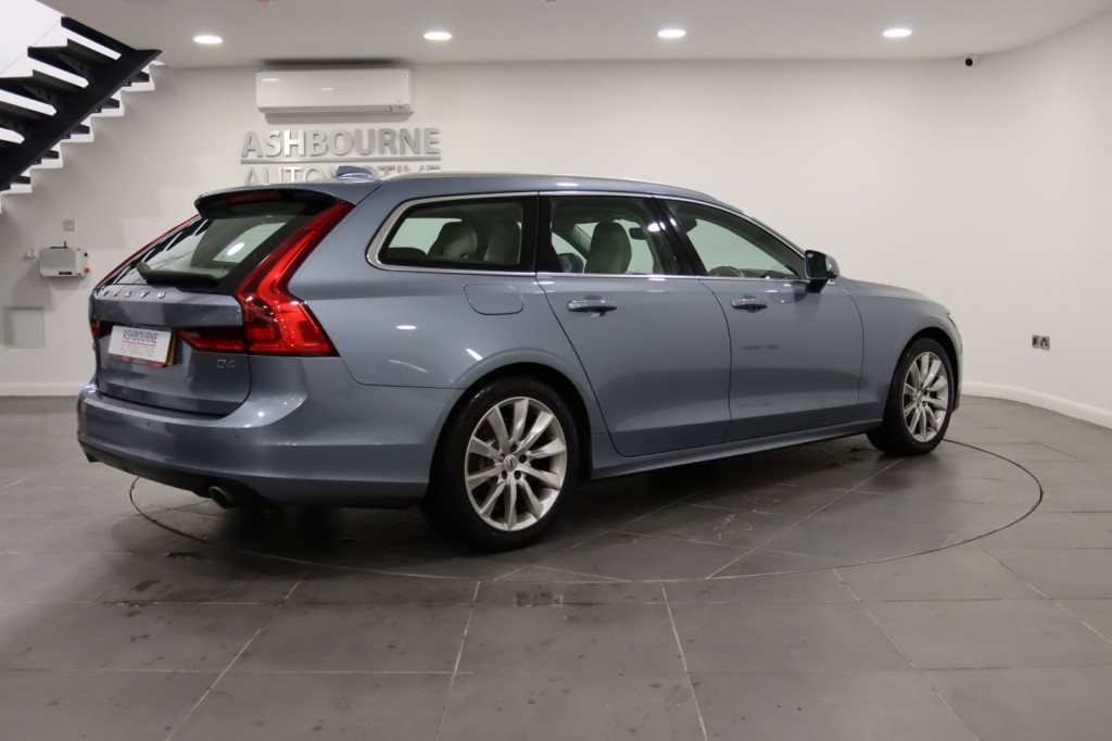 VOLVO V90 2.0 Momentum Plus D4 2019