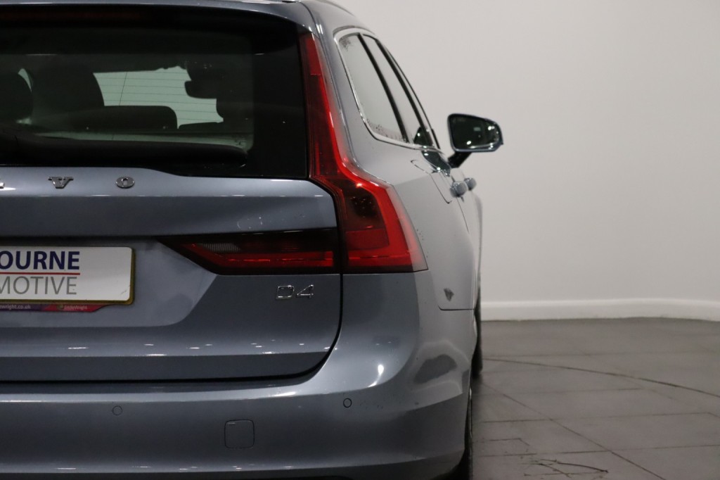 VOLVO V90 2.0 Momentum Plus D4 2019