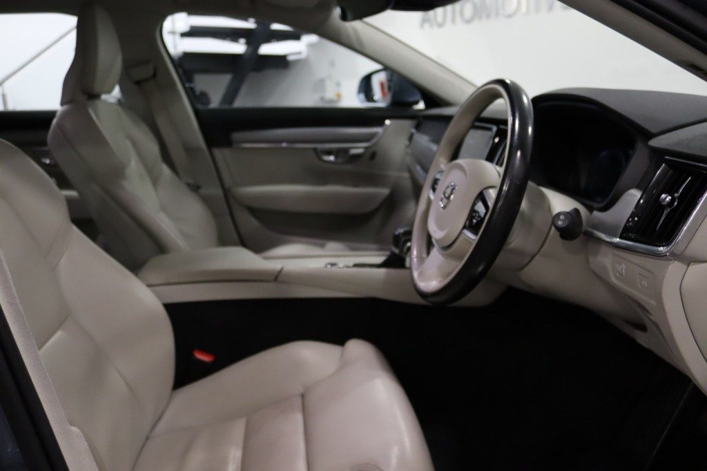 VOLVO V90 2.0 Momentum Plus D4 2019