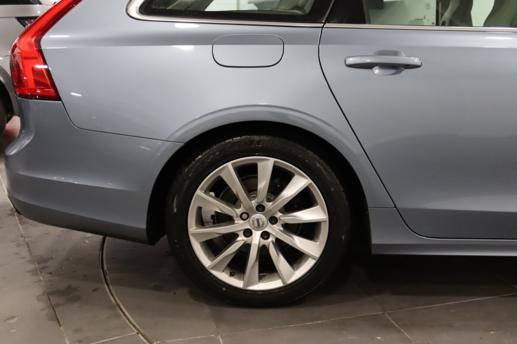 VOLVO V90 2.0 Momentum Plus D4 2019