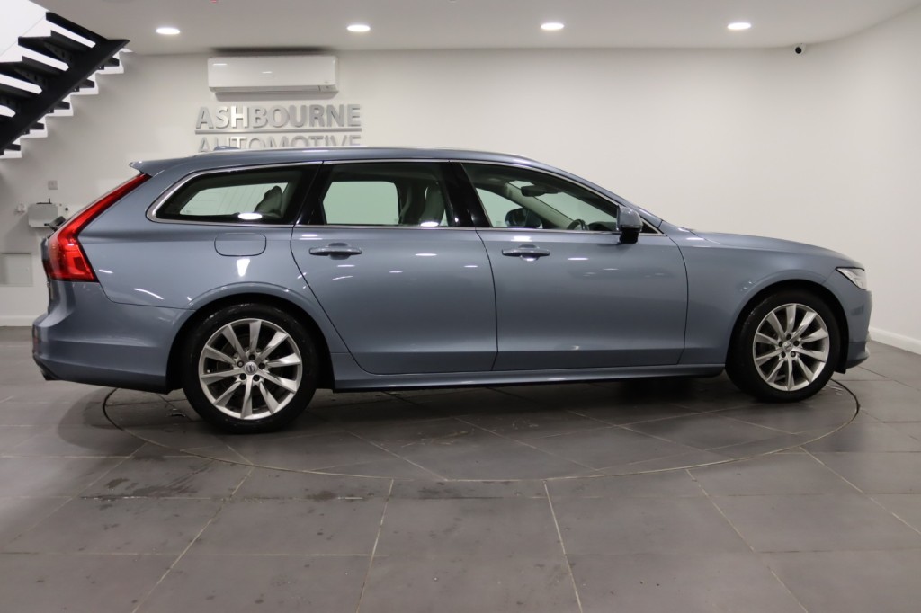 VOLVO V90 2.0 Momentum Plus D4 2019