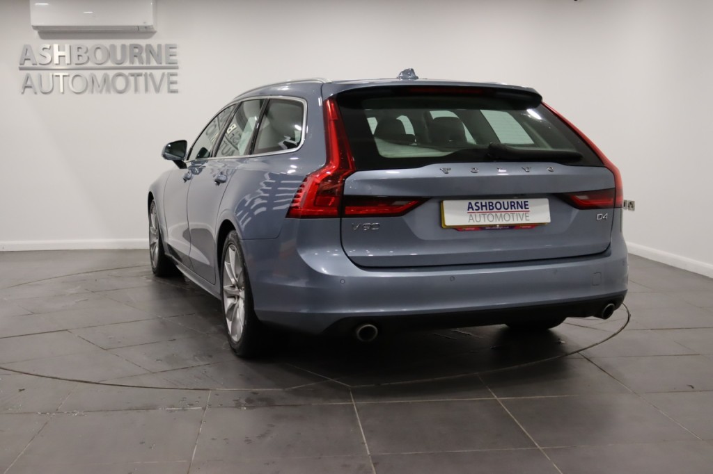 VOLVO V90 2.0 Momentum Plus D4 2019