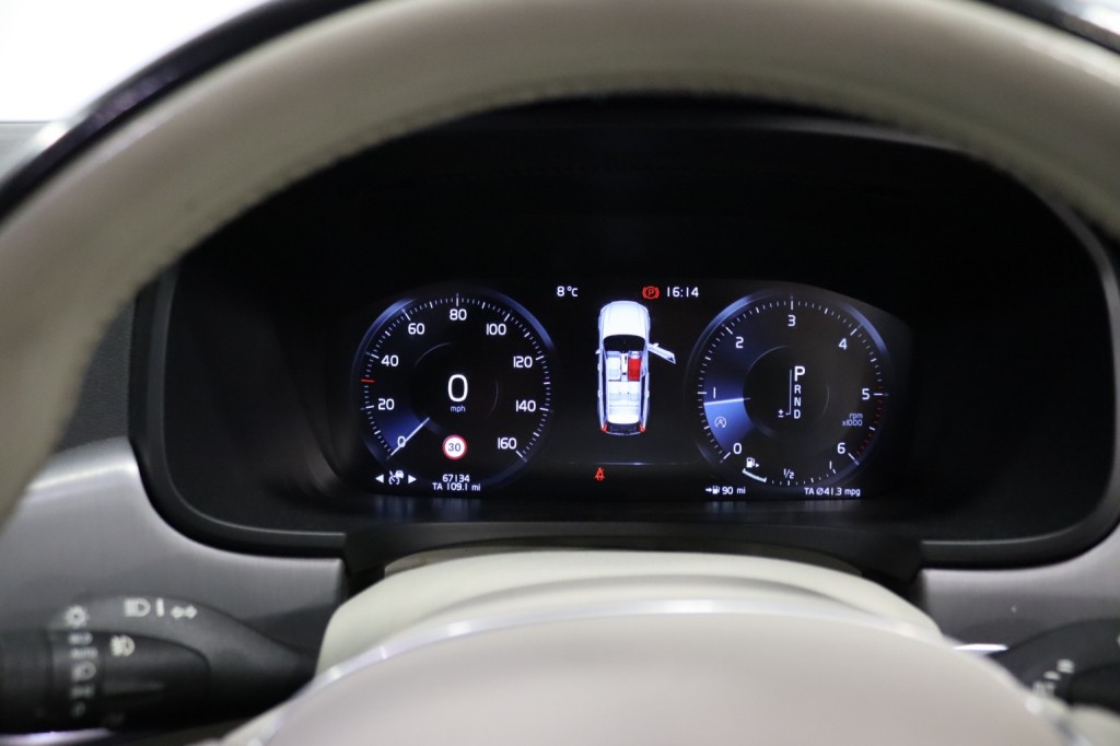 VOLVO V90 2.0 Momentum Plus D4 2019