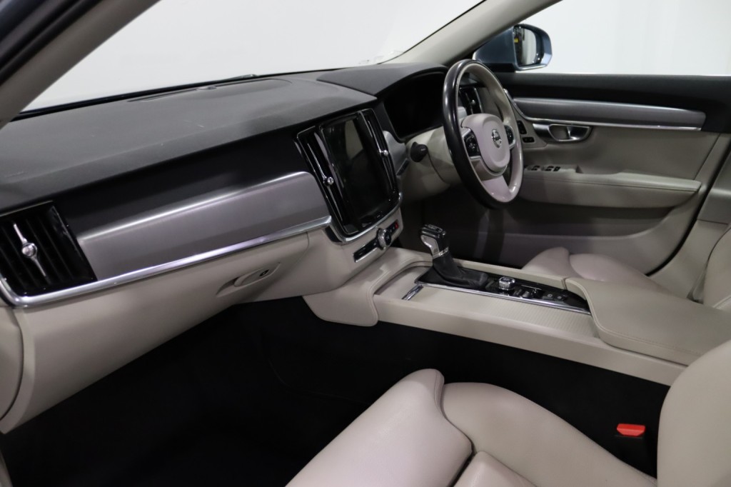 VOLVO V90 2.0 Momentum Plus D4 2019