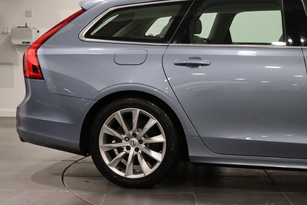 VOLVO V90 2.0 Momentum Plus D4 2019