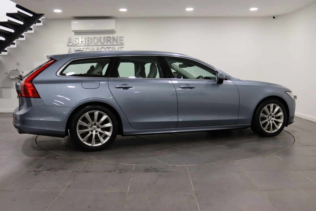 VOLVO V90 2.0 Momentum Plus D4 2019
