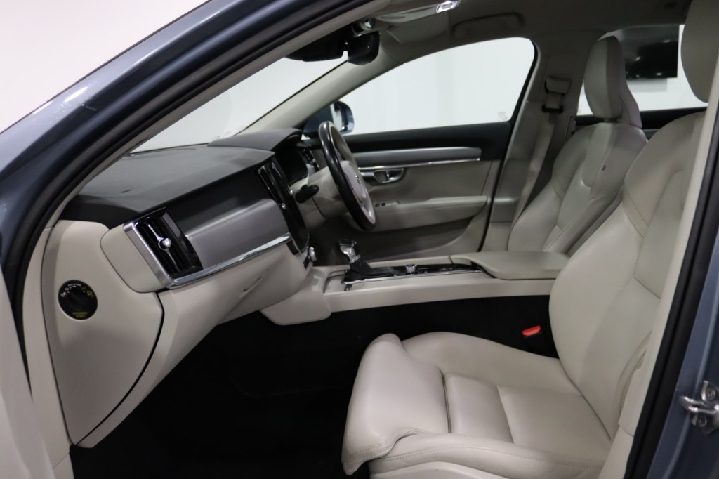 VOLVO V90 2.0 Momentum Plus D4 2019