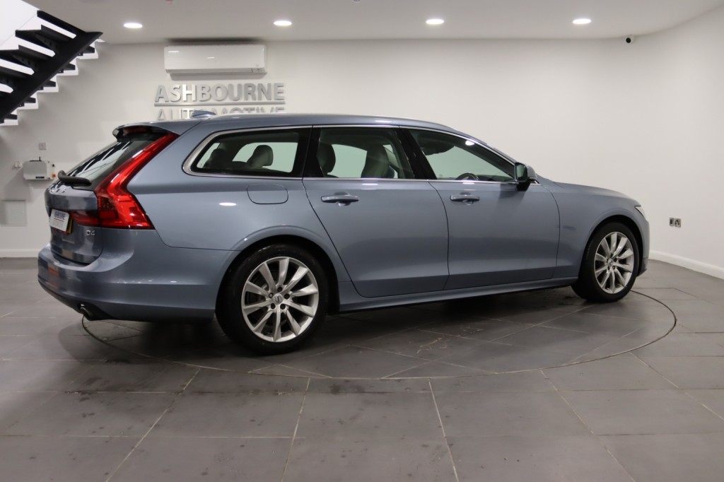 VOLVO V90 2.0 Momentum Plus D4 2019