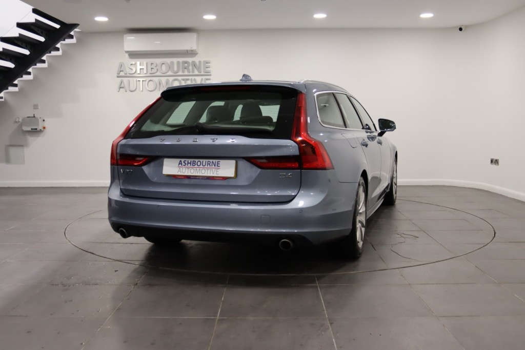 VOLVO V90 2.0 Momentum Plus D4 2019