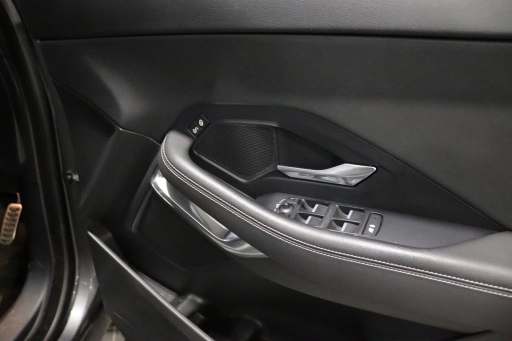 JAGUAR E-PACE 2.0 D180 R-Dynamic S 2018