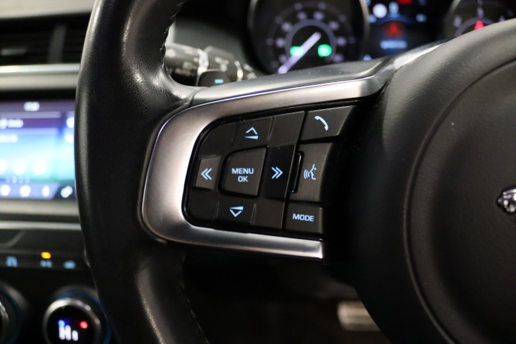 JAGUAR E-PACE 2.0 D180 R-Dynamic S 2018