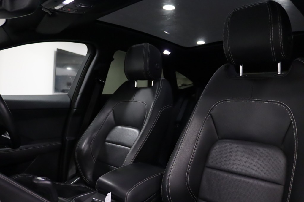 JAGUAR E-PACE 2.0 D180 R-Dynamic S 2018