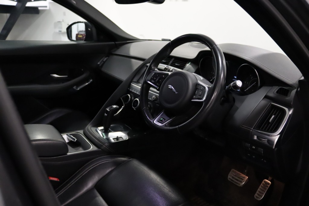 JAGUAR E-PACE 2.0 D180 R-Dynamic S 2018