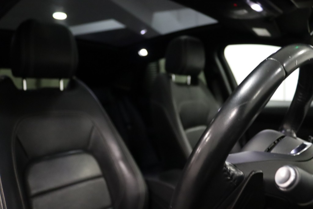 JAGUAR E-PACE 2.0 D180 R-Dynamic S 2018