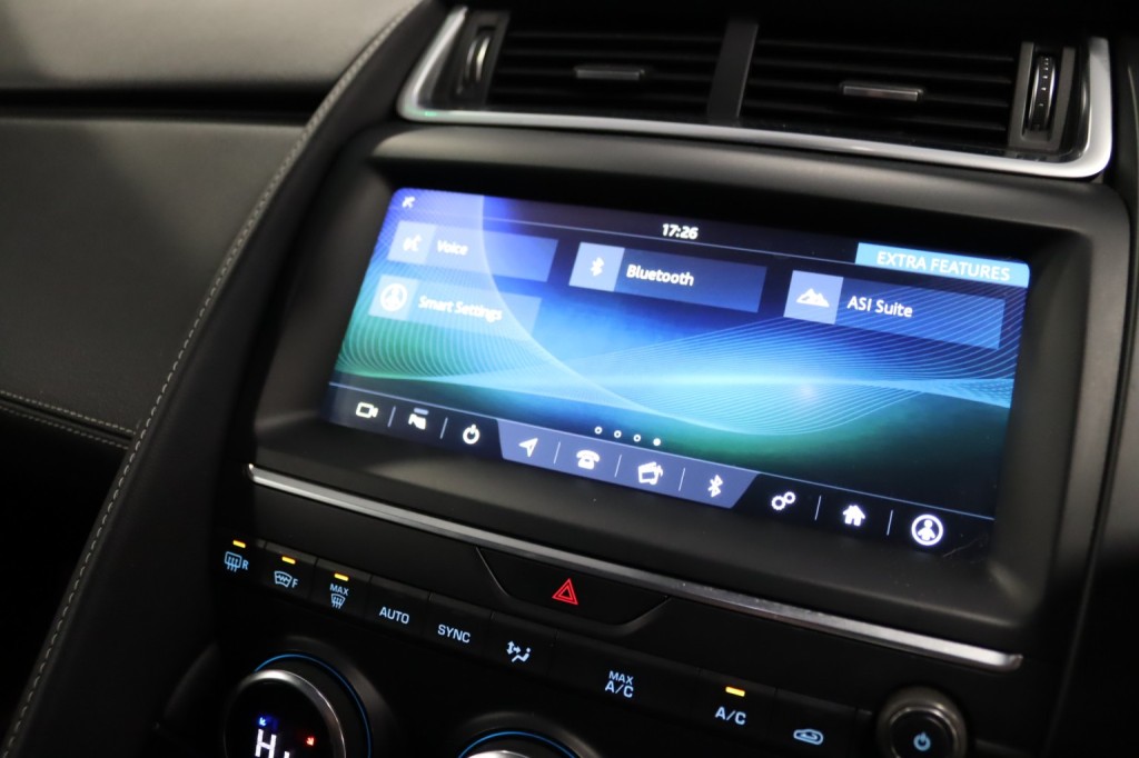 JAGUAR E-PACE 2.0 D180 R-Dynamic S 2018