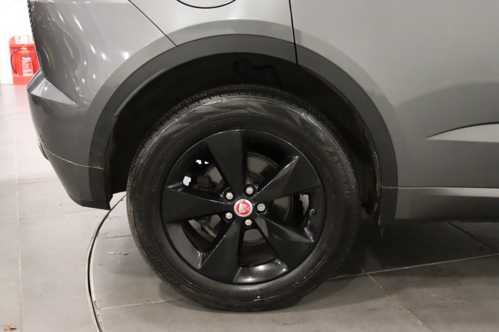 JAGUAR E-PACE 2.0 D180 R-Dynamic S 2018