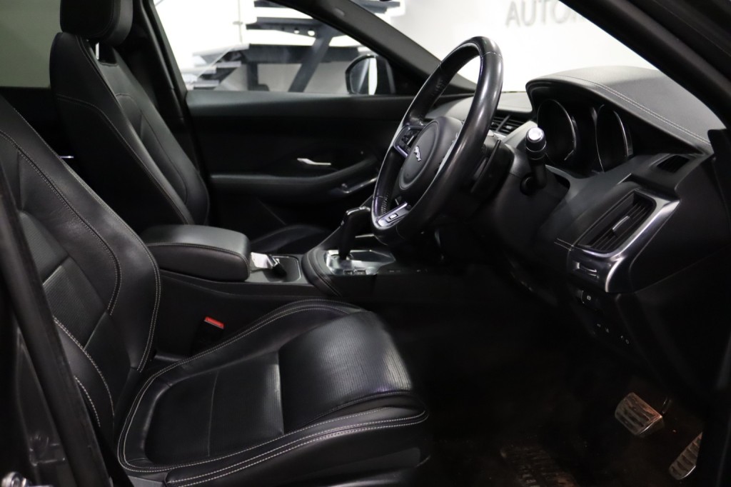 JAGUAR E-PACE 2.0 D180 R-Dynamic S 2018
