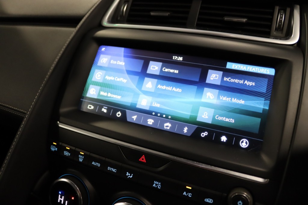 JAGUAR E-PACE 2.0 D180 R-Dynamic S 2018