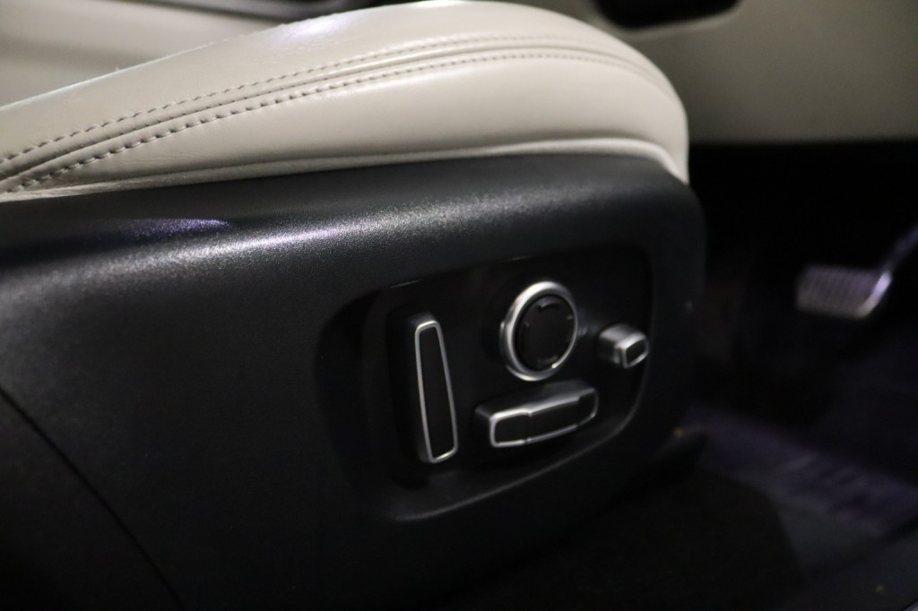 LAND ROVER RANGE ROVER VELAR 2.0 D240 R-Dynamic HSE 2018