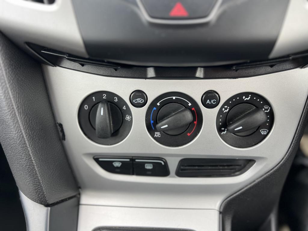 FORD FOCUS 1.6 Zetec 2013