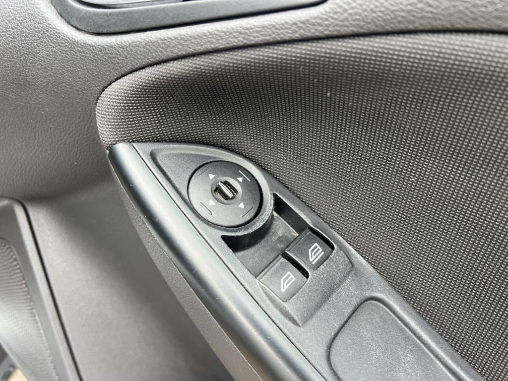 FORD FOCUS 1.6 Zetec 2013