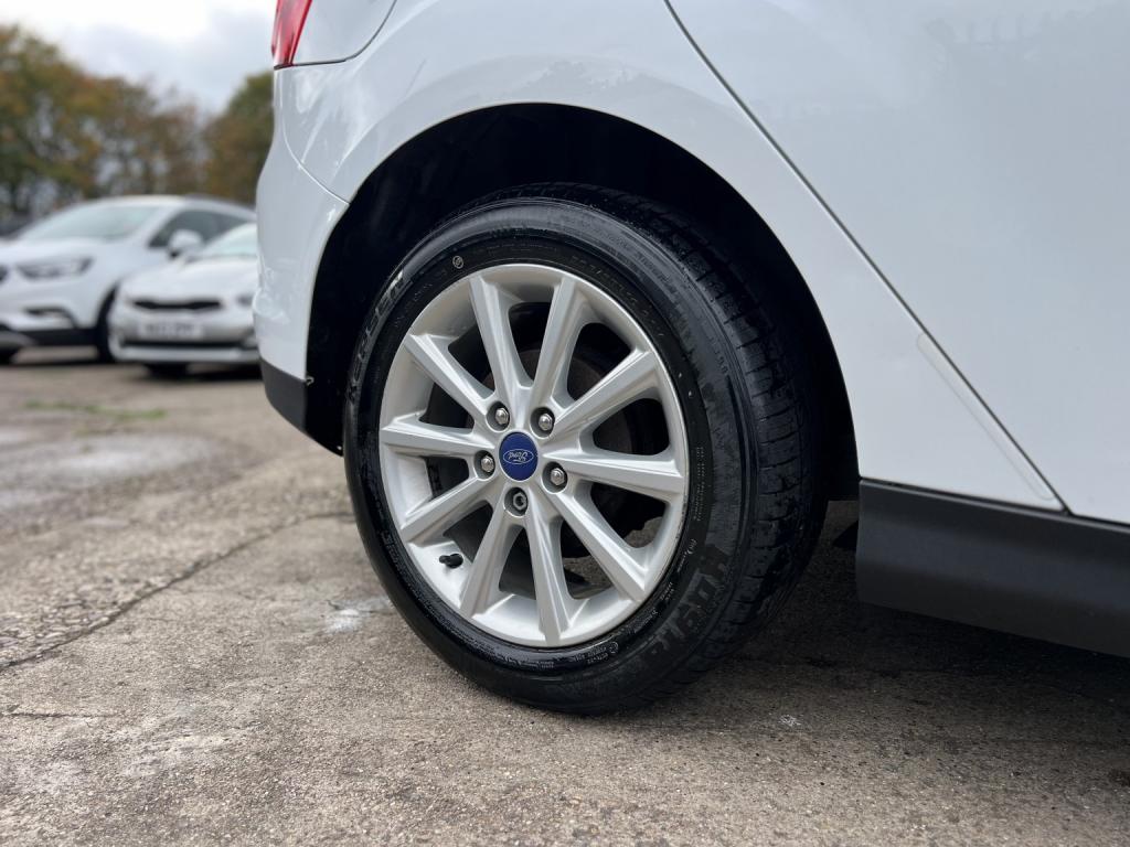 FORD FOCUS 1.6 Zetec 2013