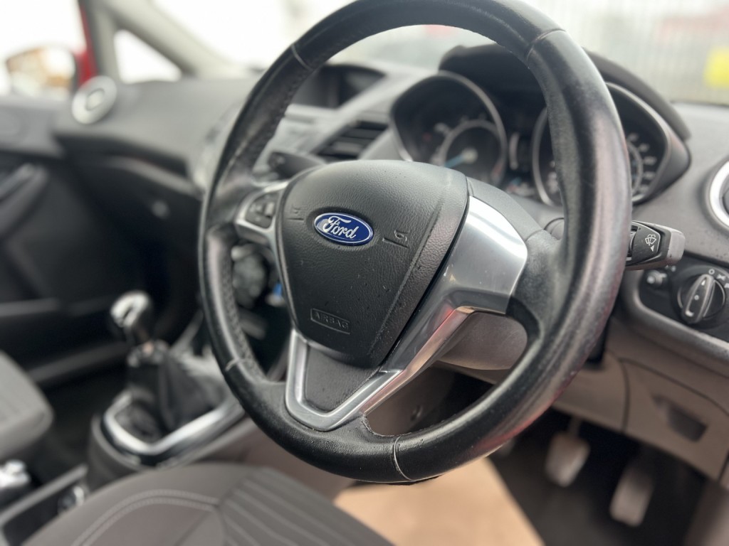 FORD FIESTA 1.3 Zetec 2015