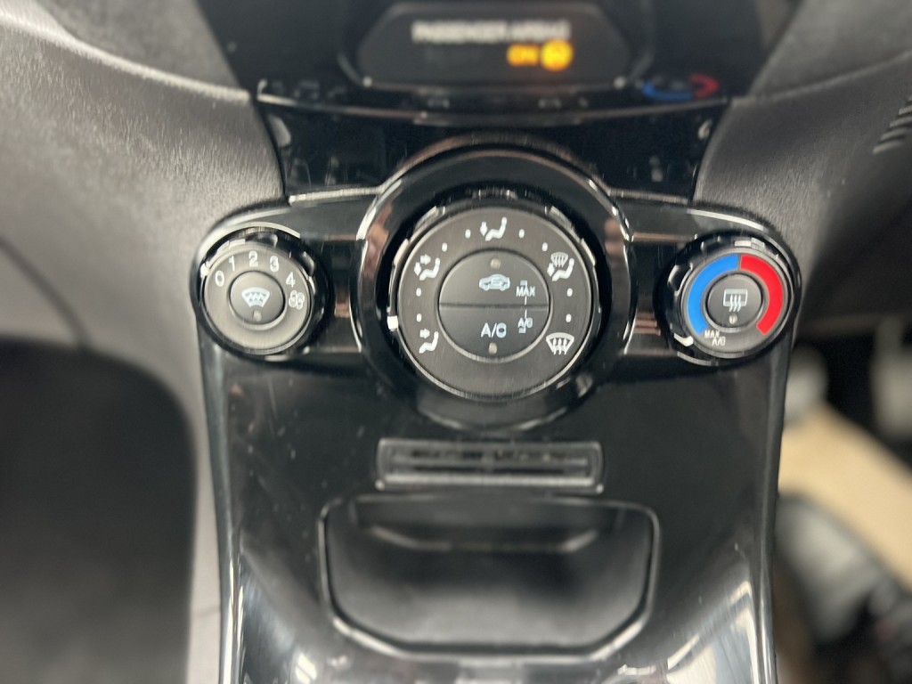 FORD FIESTA 1.3 Zetec 2015