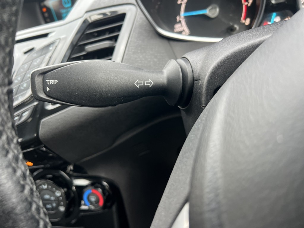 FORD FIESTA 1.3 Zetec 2015