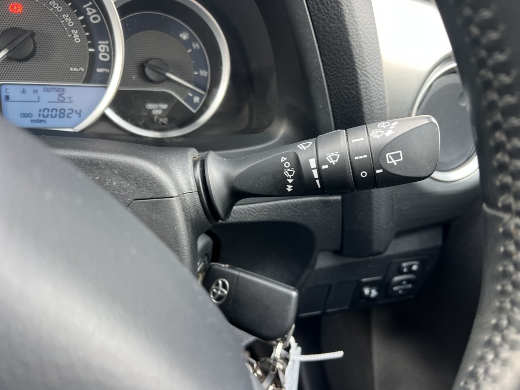 TOYOTA AURIS 1.6 V-Matic Icon 2013