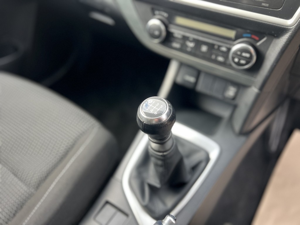 TOYOTA AURIS 1.6 V-Matic Icon 2013