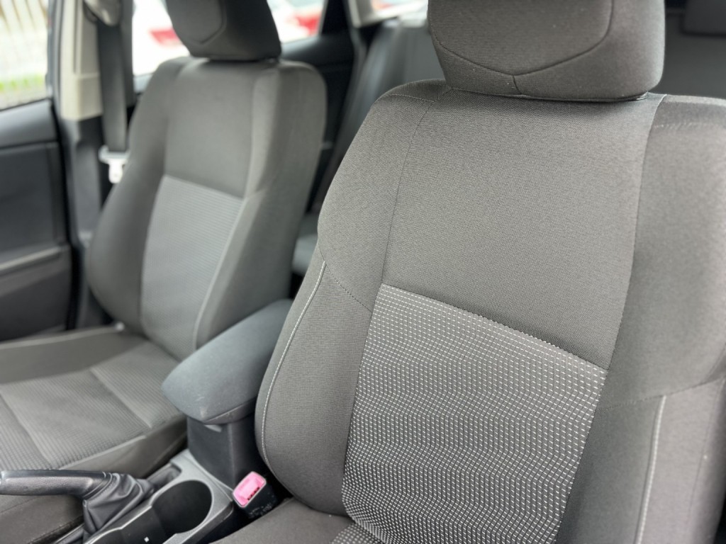 TOYOTA AURIS 1.6 V-Matic Icon 2013