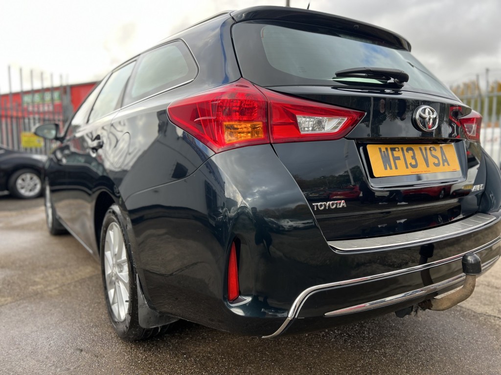 TOYOTA AURIS 1.6 V-Matic Icon 2013