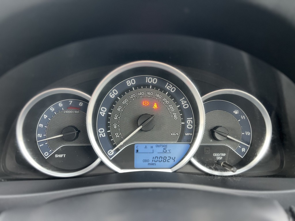TOYOTA AURIS 1.6 V-Matic Icon 2013