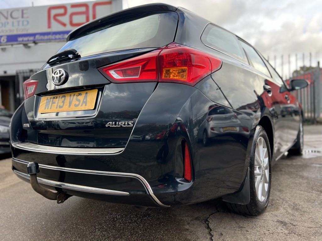 TOYOTA AURIS 1.6 V-Matic Icon 2013