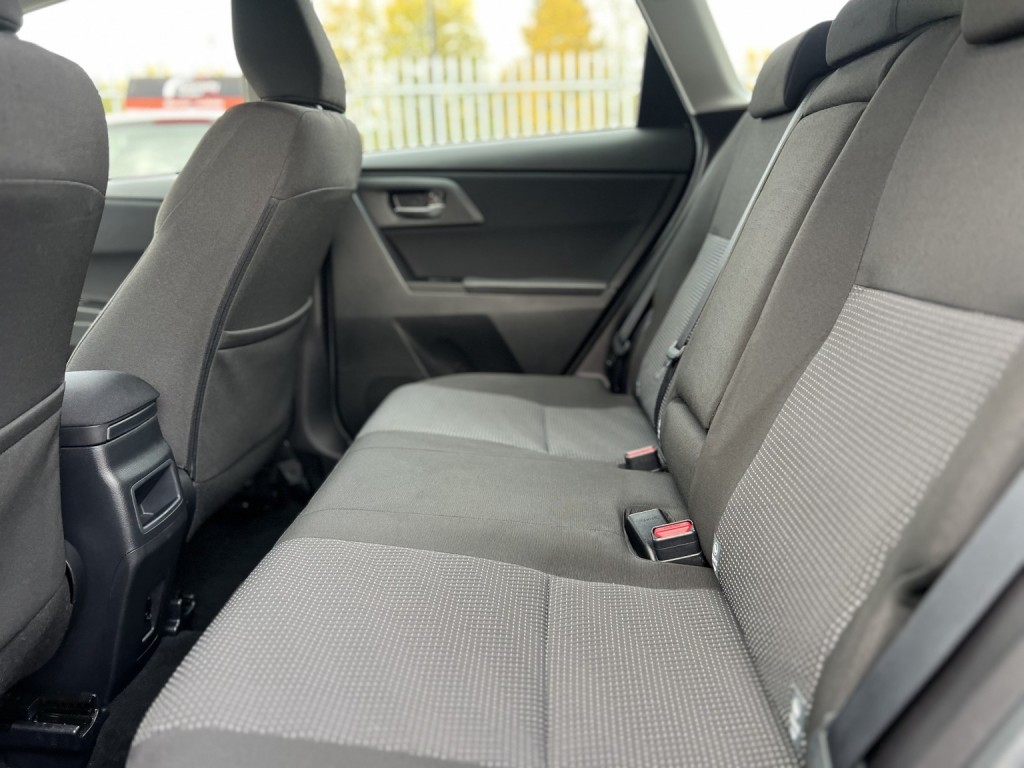 TOYOTA AURIS 1.6 V-Matic Icon 2013