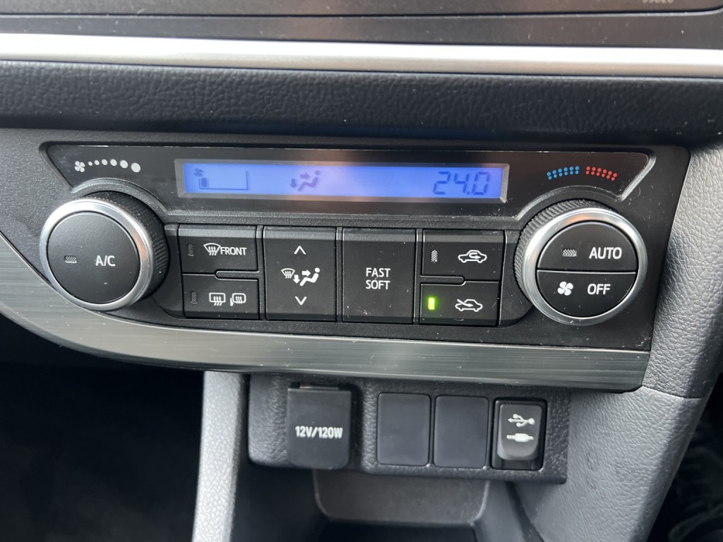 TOYOTA AURIS 1.6 V-Matic Icon 2013