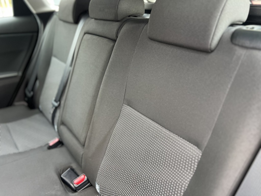 TOYOTA AURIS 1.6 V-Matic Icon 2013