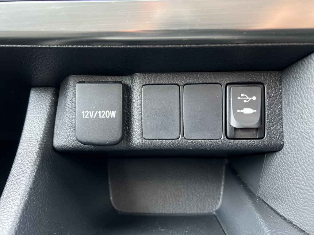 TOYOTA AURIS 1.6 V-Matic Icon 2013