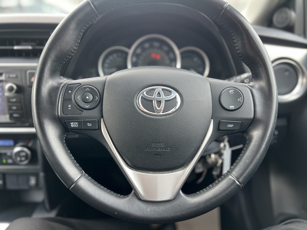 TOYOTA AURIS 1.6 V-Matic Icon 2013