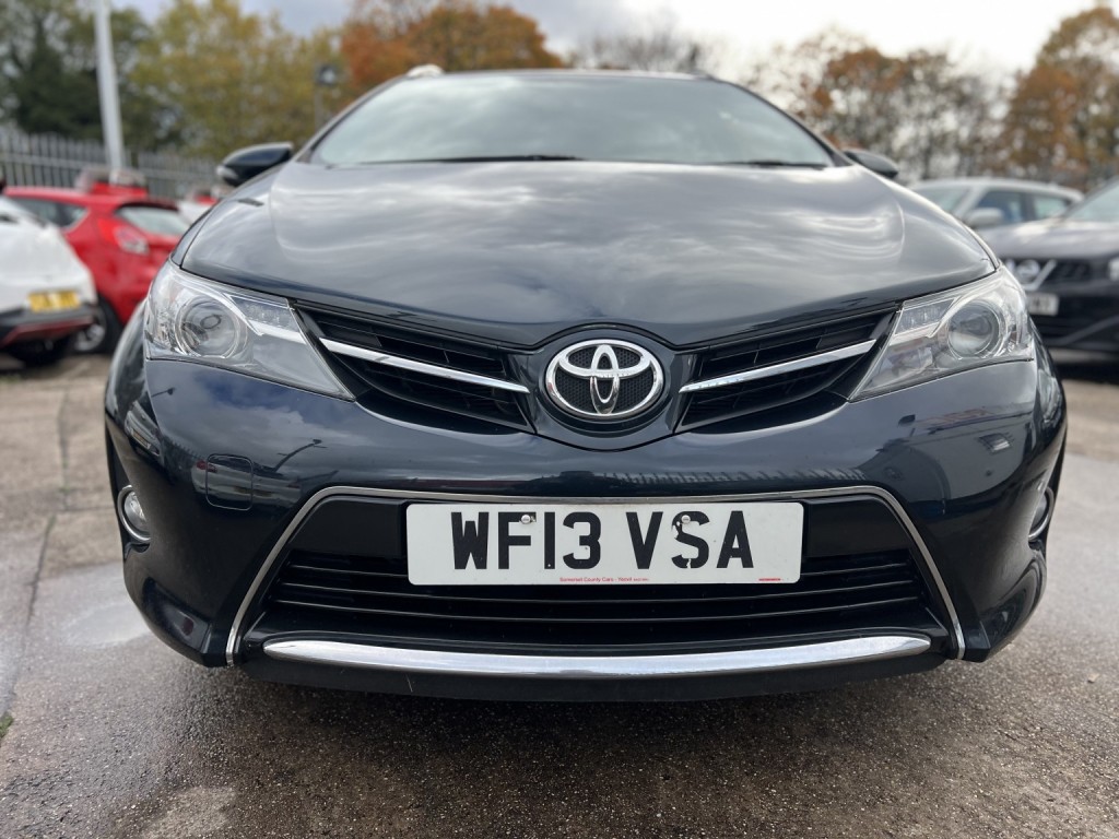 TOYOTA AURIS 1.6 V-Matic Icon 2013