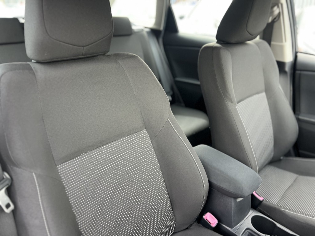 TOYOTA AURIS 1.6 V-Matic Icon 2013