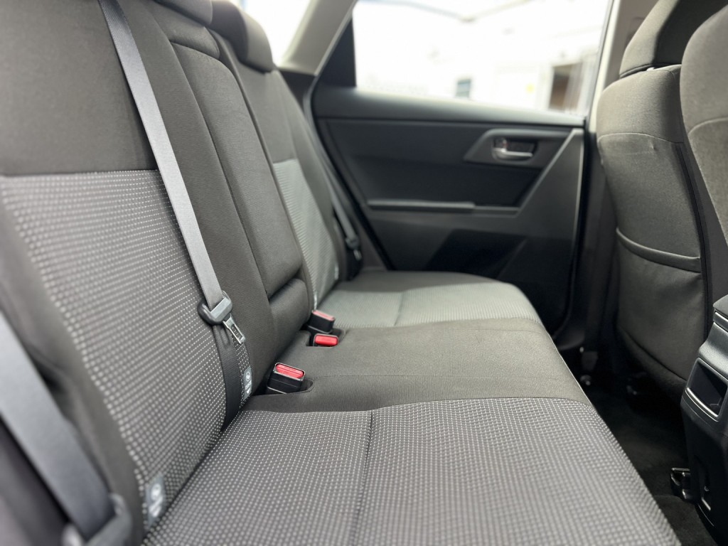 TOYOTA AURIS 1.6 V-Matic Icon 2013