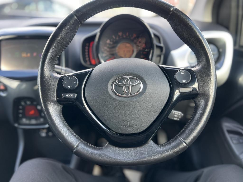 TOYOTA AYGO 1.0 VVT-i x-clusiv 2 2016