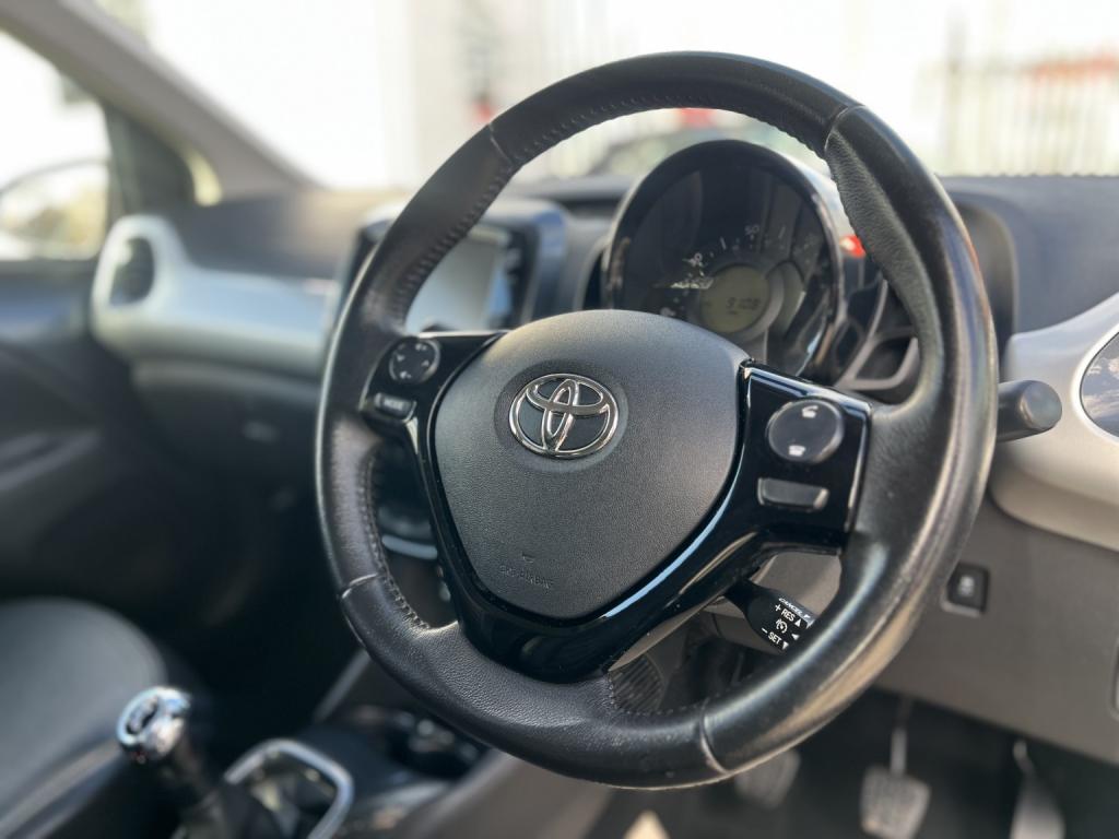 TOYOTA AYGO 1.0 VVT-i x-clusiv 2 2016