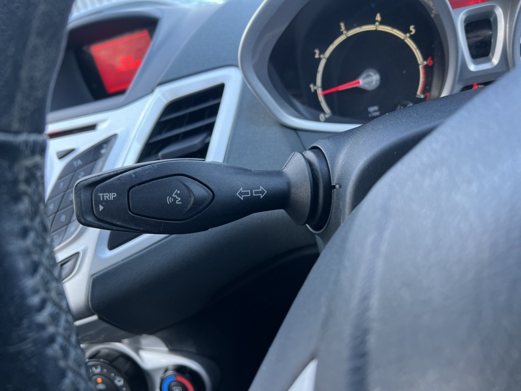 FORD FIESTA 1.4 Zetec 2010