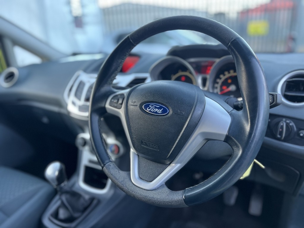 FORD FIESTA 1.4 Zetec 2010