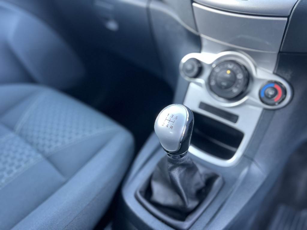 FORD FIESTA 1.4 Zetec 2010