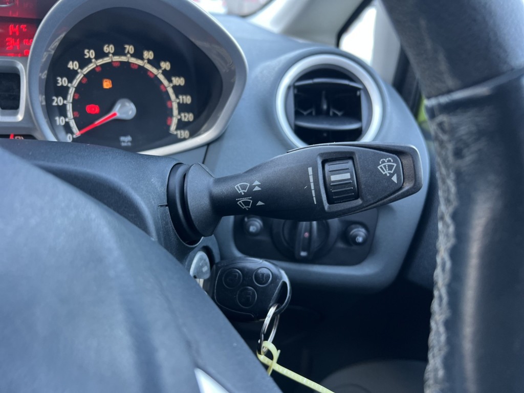 FORD FIESTA 1.4 Zetec 2010